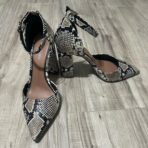 Gianni Bini Bronlynn Snake Print Heel size 8
